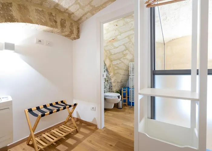 Апартаменты Guesthost - Stazione & Politecnico Stylish With Netflix *