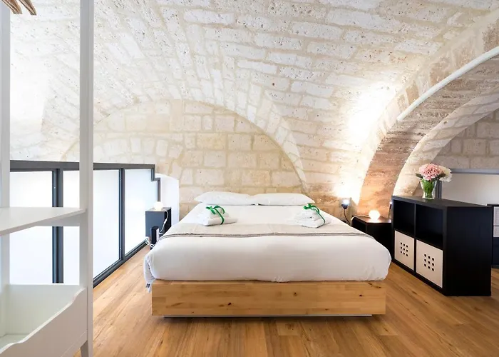 Guesthost - Stazione & Politecnico Stylish With Netflix Апартаменты *