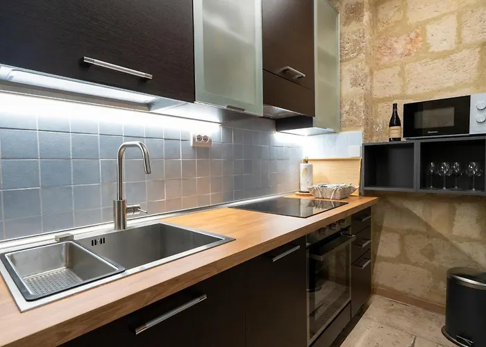 Guesthost - Stazione & Politecnico Stylish With Netflix Бари