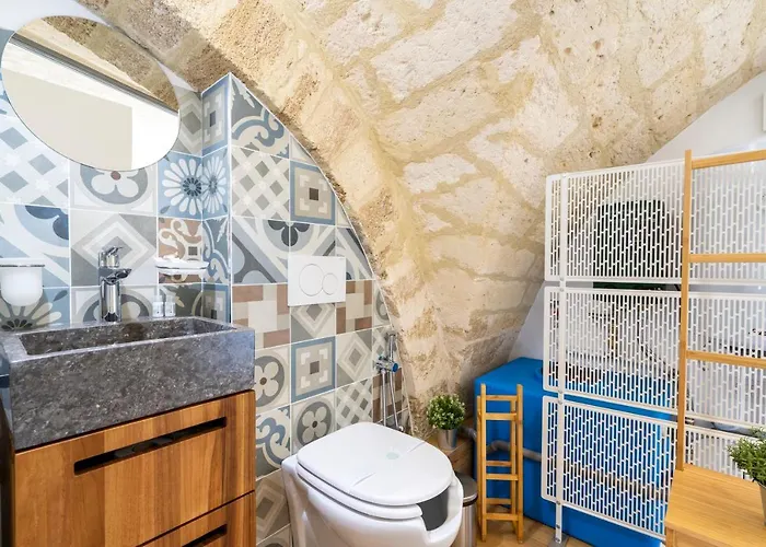 Апартаменты Guesthost - Stazione & Politecnico Stylish With Netflix Бари