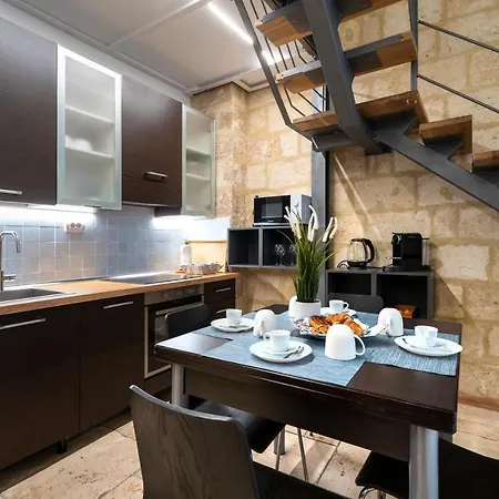 Guesthost - Stazione & Politecnico Stylish With Netflix * Bari